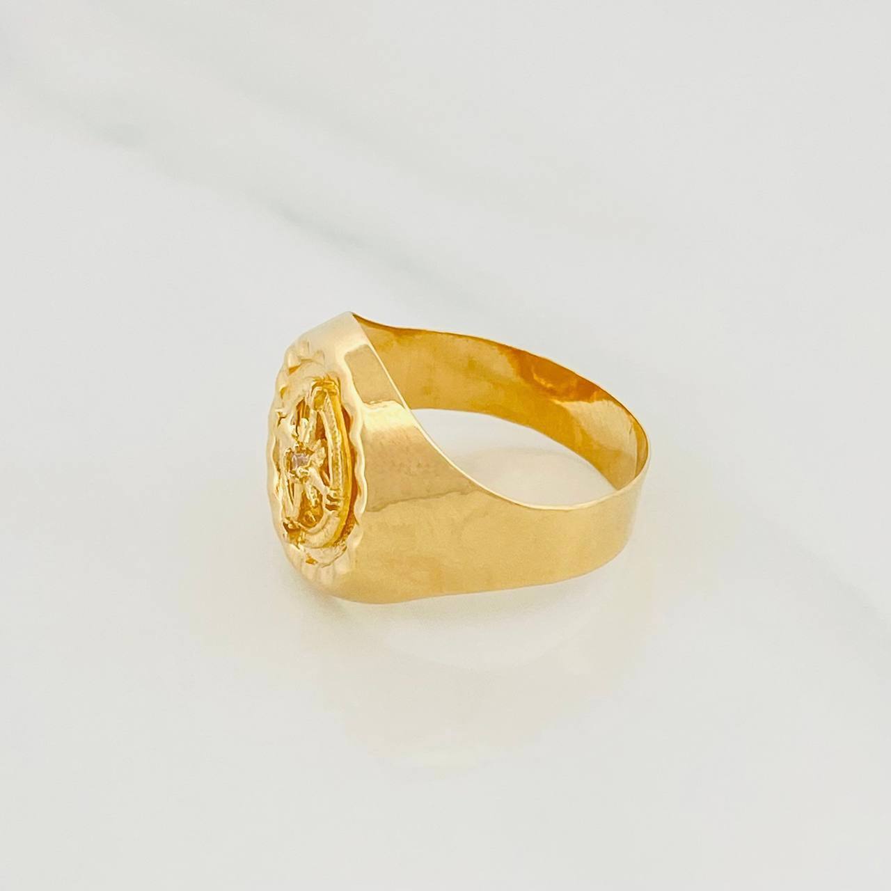 Compass Bordered Signet Ring 3.55g / T8 3/4 Yellow Gold 18K