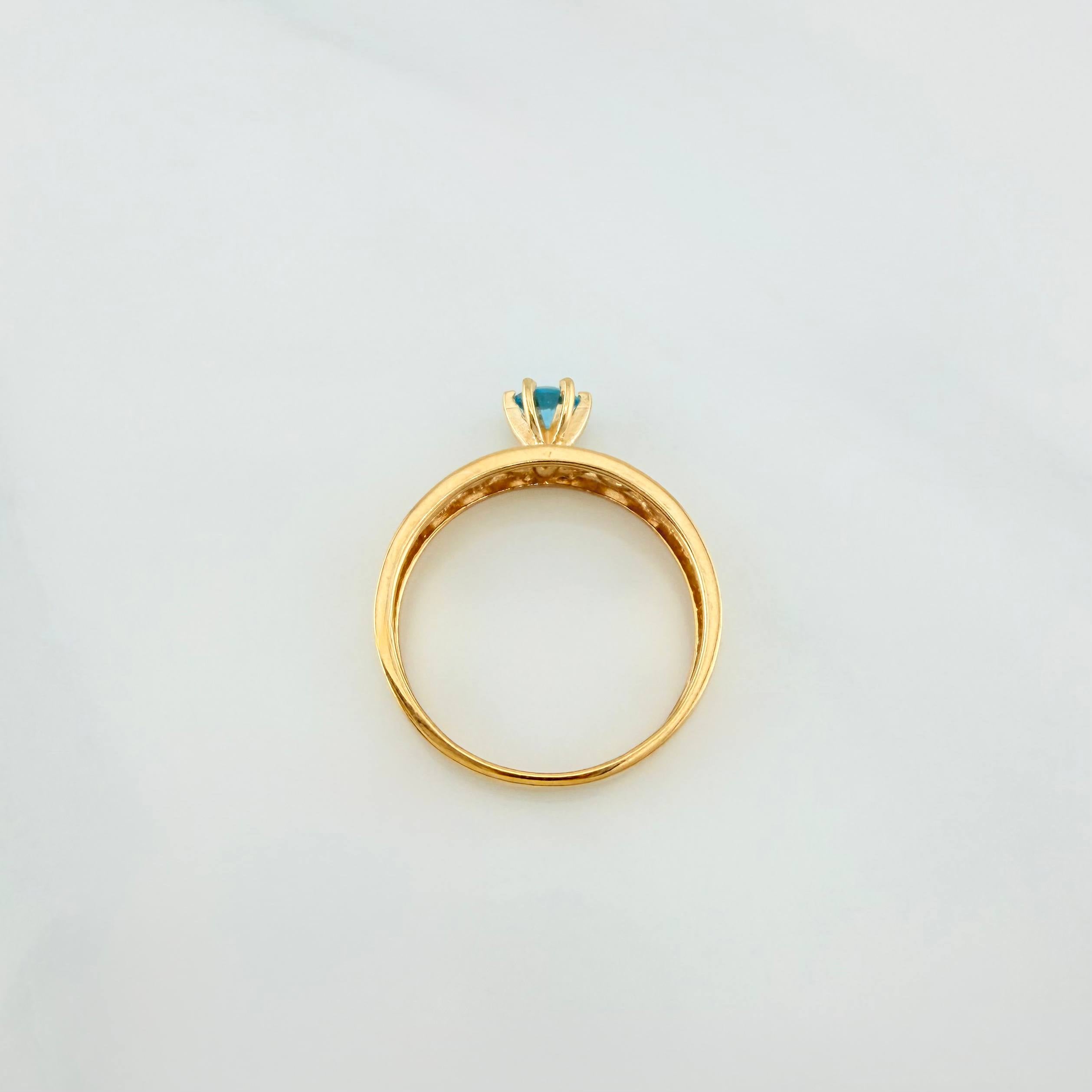Anillo Solitario Corazones 2.45g / T7 Oro Amarillo 18K