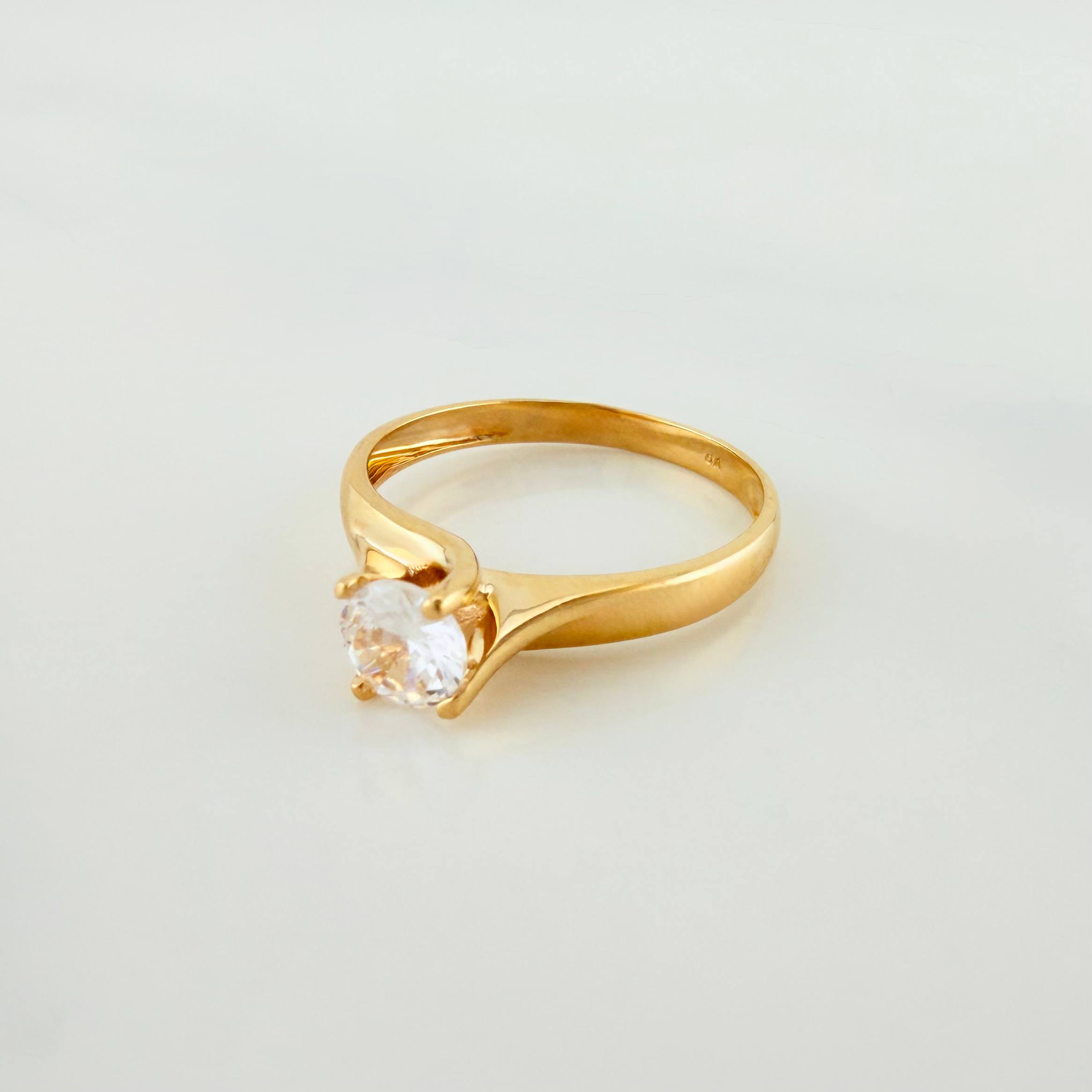 Anillo Solitario 2.1g / T6 1/4 Oro Amarillo 18K
