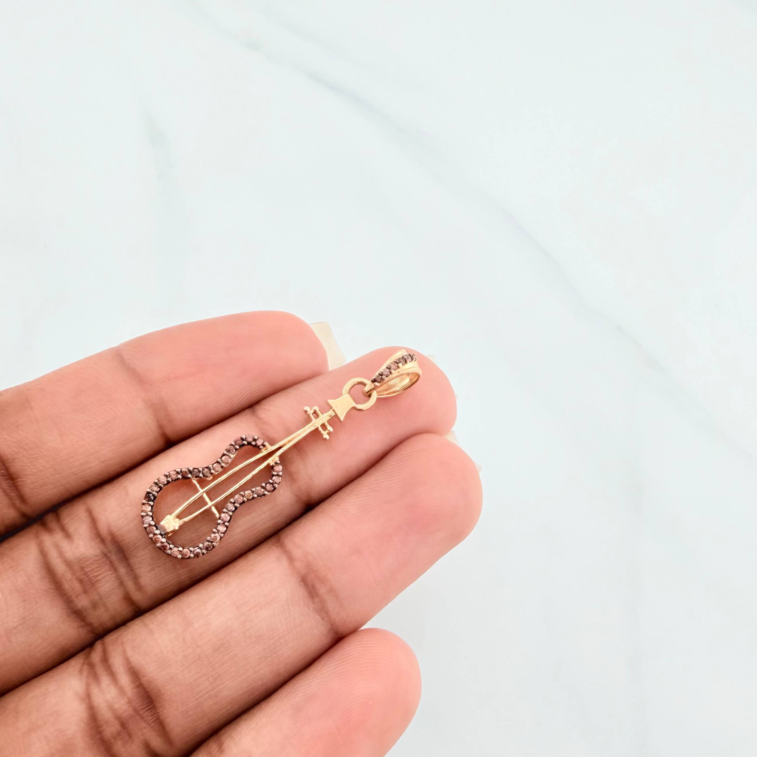 Dije Guitarra 1.9g / 1 1/2 in Dos Oros Negro Amarillo 18K