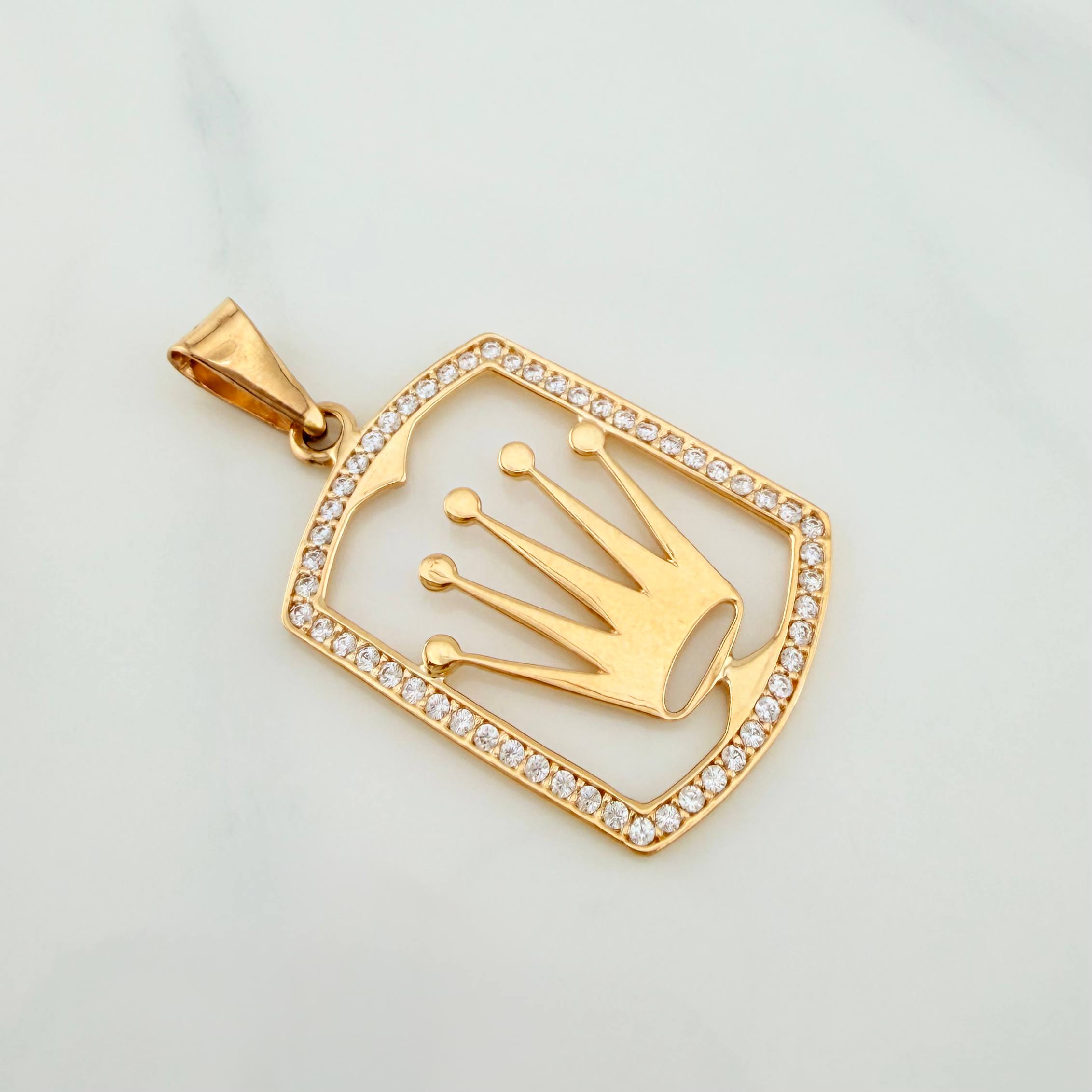 Dije Corona 3.7g / 1 1/2 in Oro Amarillo 18K