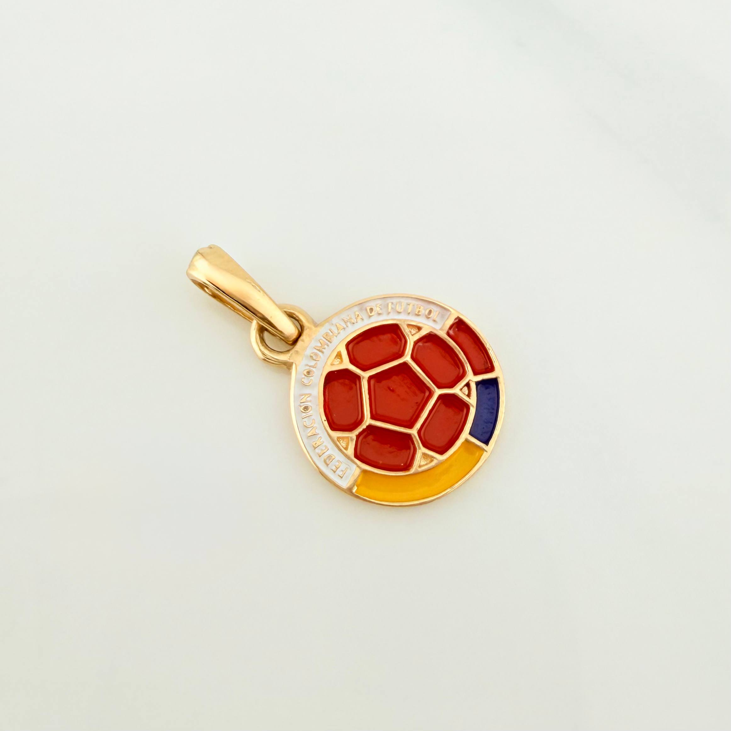 Dije Escudo Selección 1.15g / 3/4 in Oro Amarillo 18K