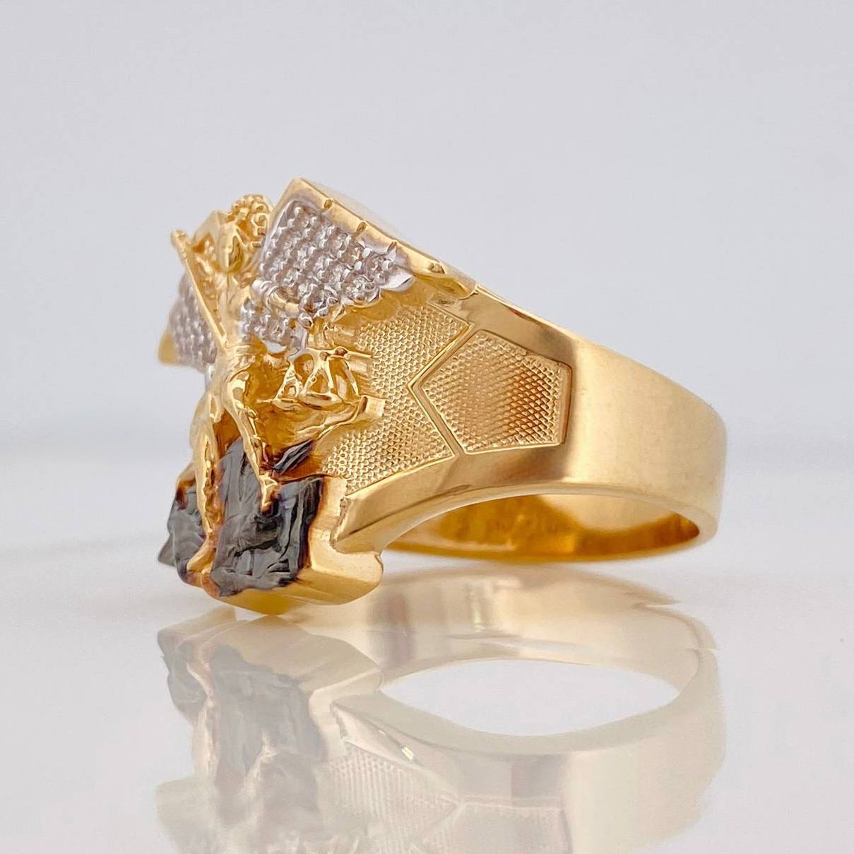 Saint Michael Archangel Ring 10.1g / Size 10 3/4 Three Golds 18K