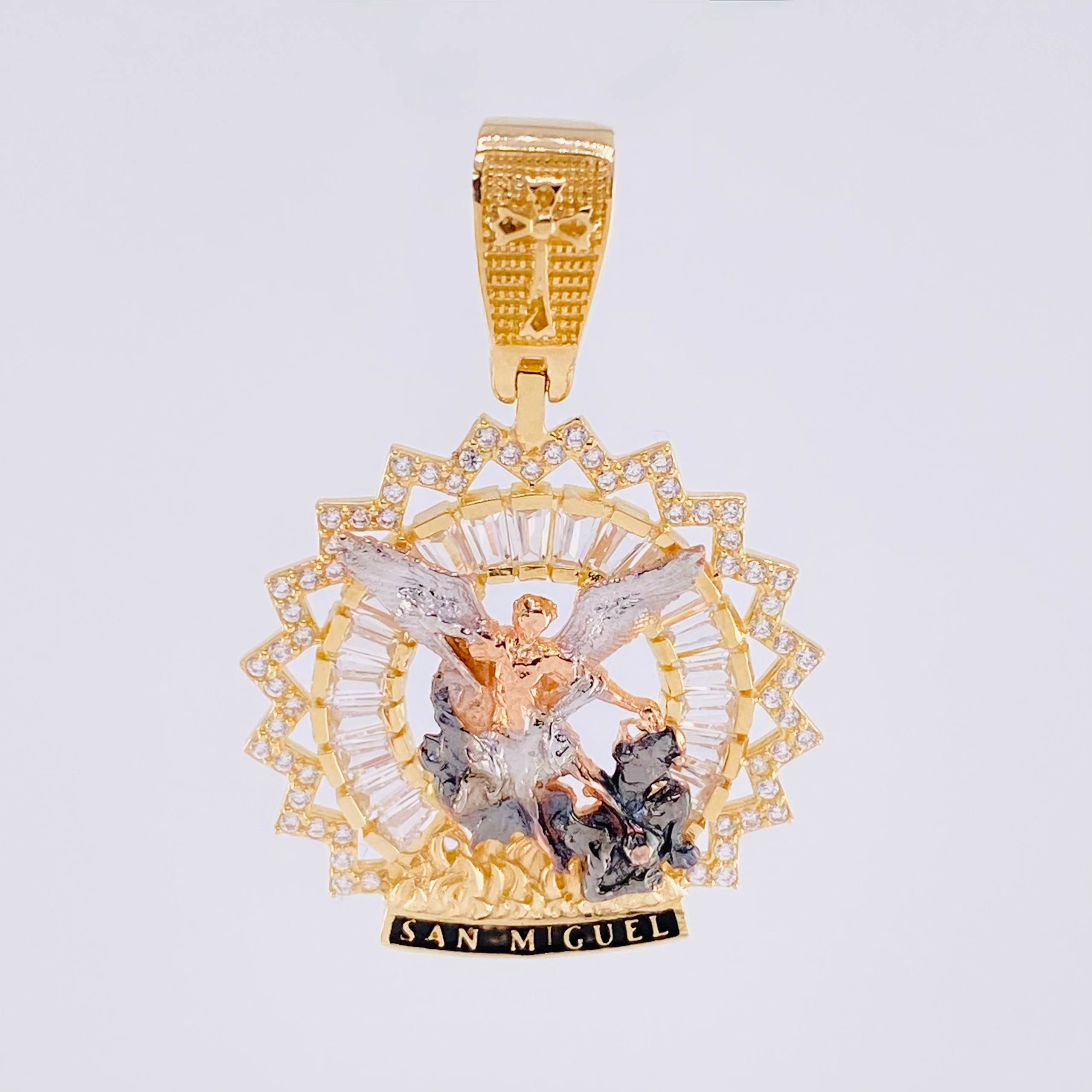 Dije Bordeado San Miguel 6.7g / 1 1/2 in Tres Oros 18K
