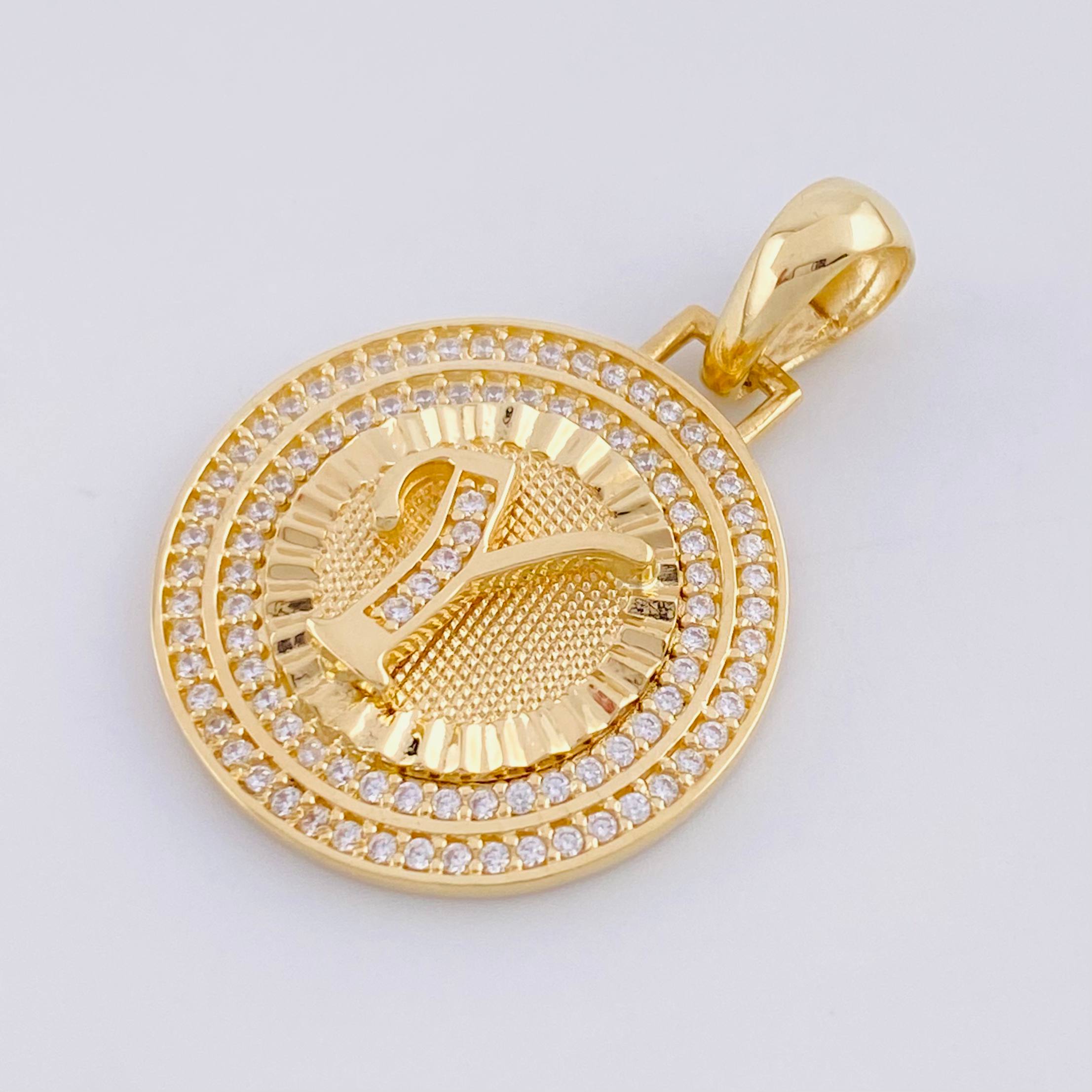 Pendant Medal Letter and 4.5g / 1 1/4 in 18K Yellow Gold