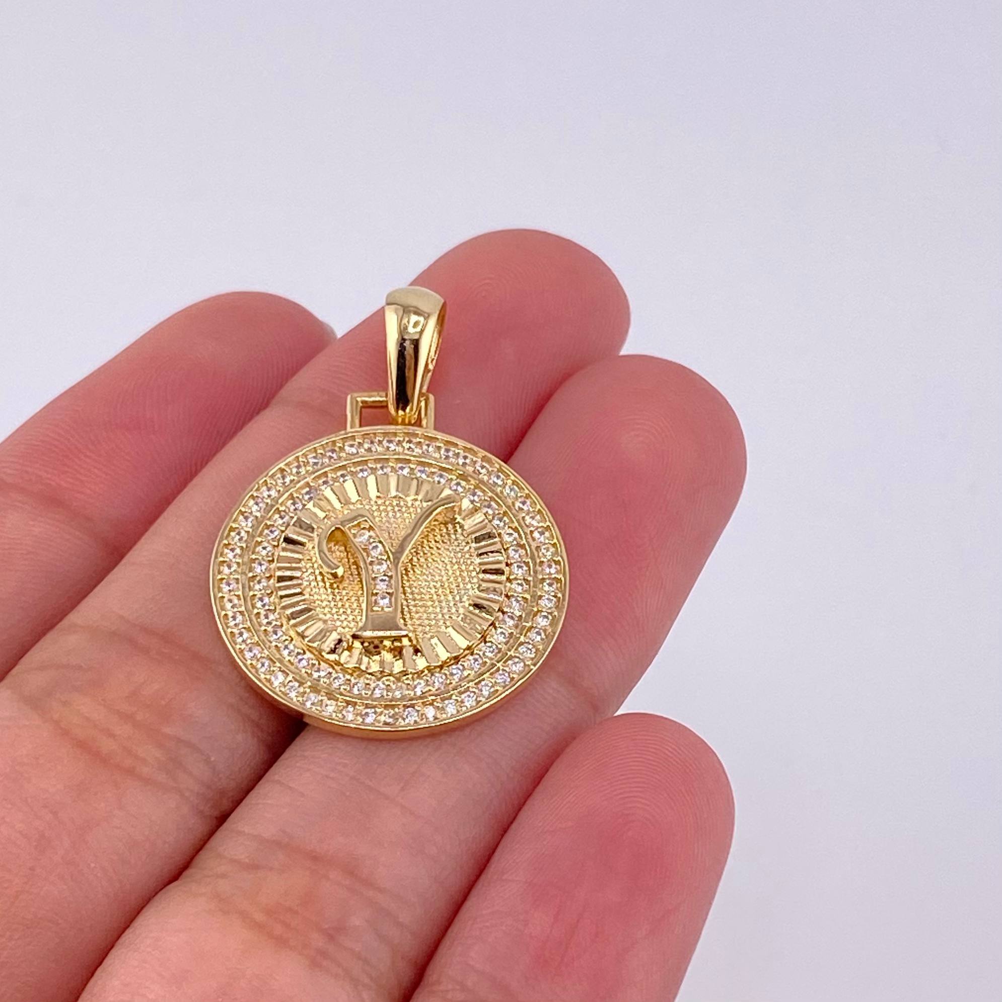 Dije Medalla Letra y 4.6g / 1 1/4 in Oro Amarillo 18K