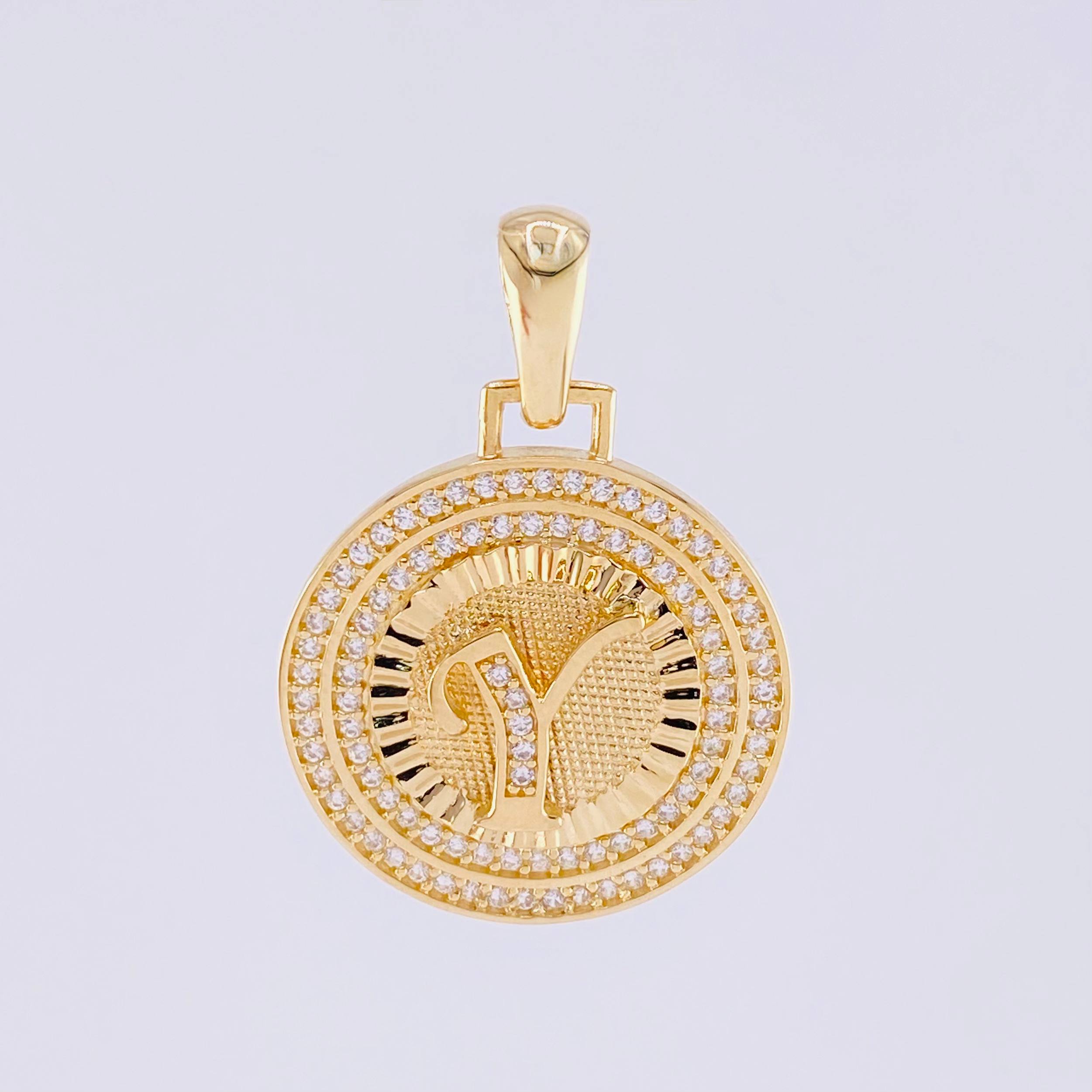 Pendant Medal Letter and 4.5g / 1 1/4 in 18K Yellow Gold