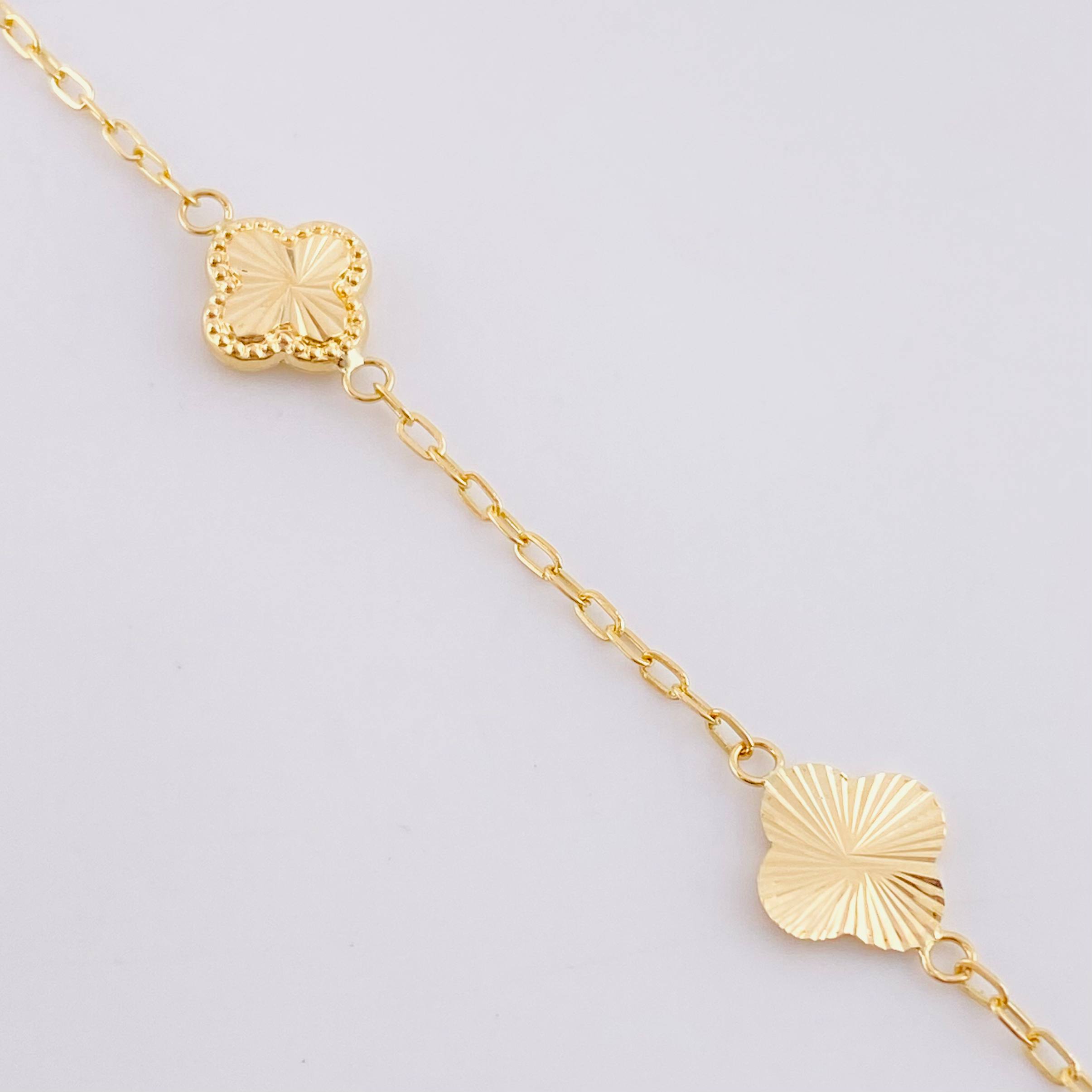 Diamond Cut Clover Box Bracelet 2.75g / 7 1/2 in / 1.6mm 18K Yellow Gold