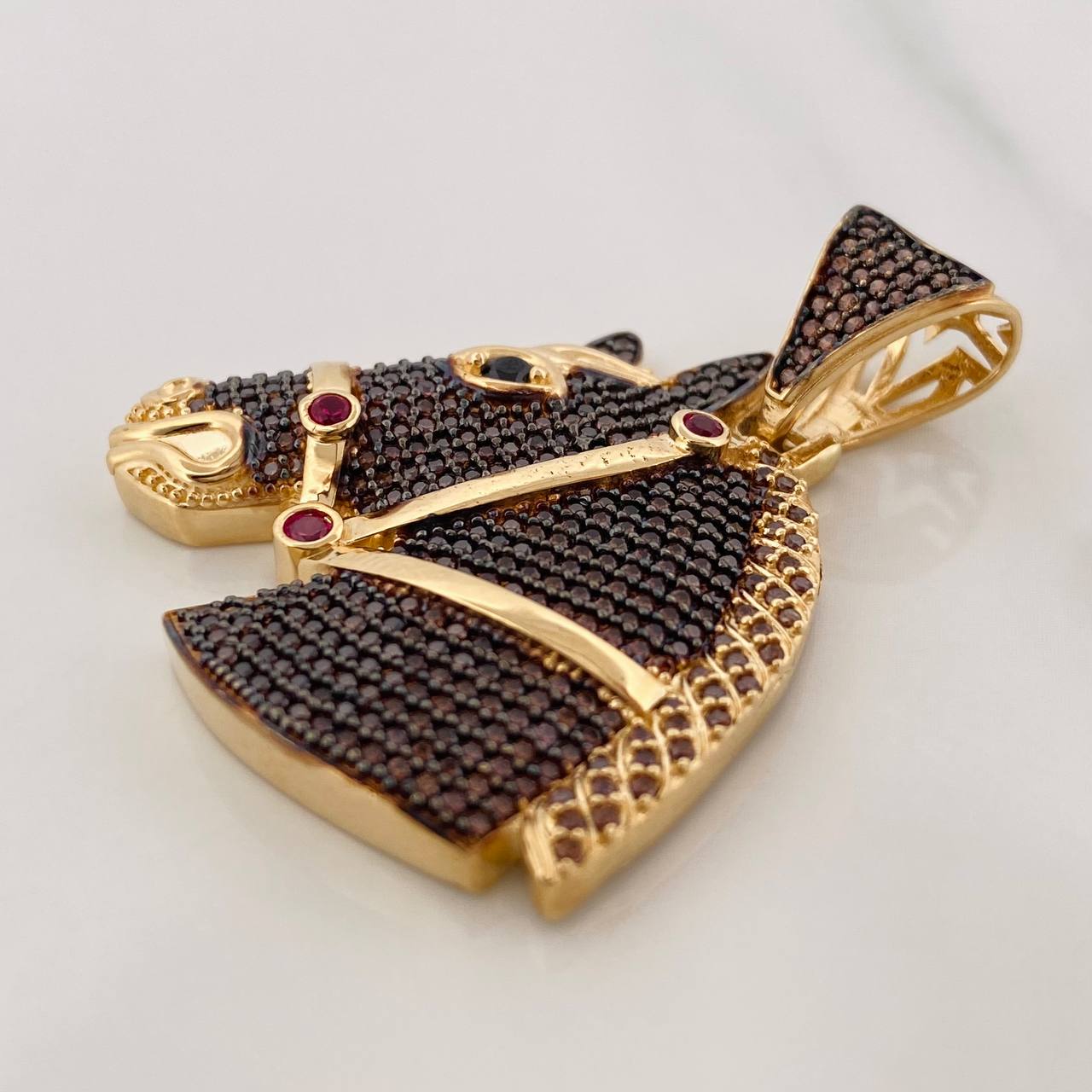 Dije Caballo 14.6g / 1 1/2 in Dos Oros Negro Amarillo 18K