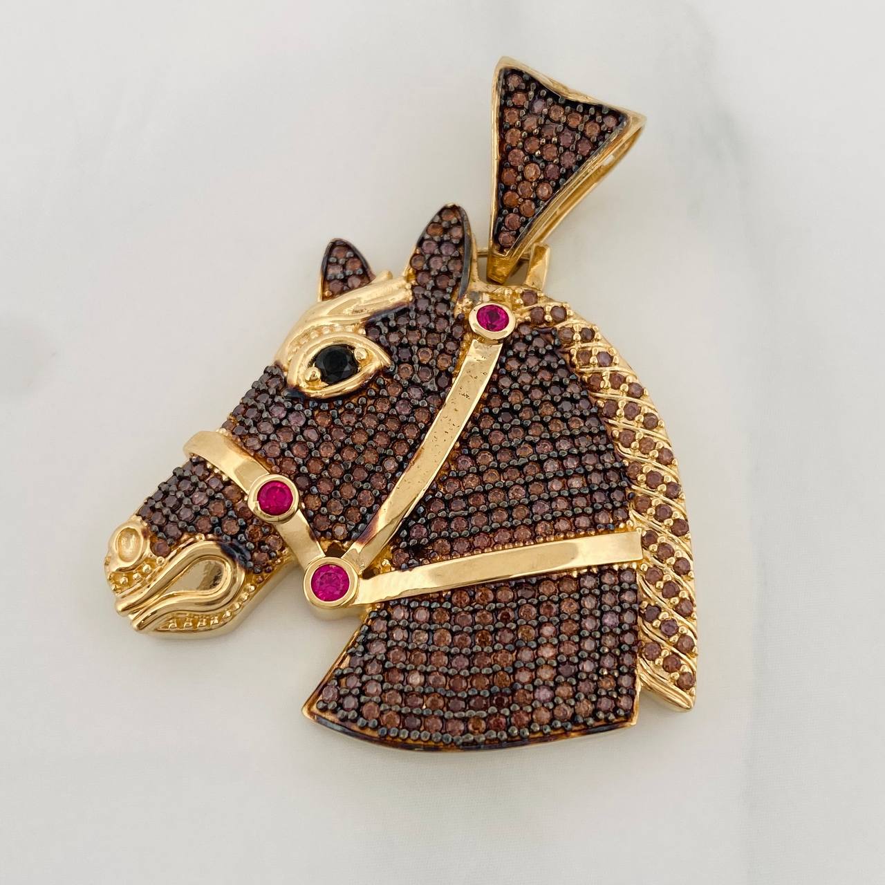 Dije Caballo 14.6g / 1 1/2 in Dos Oros Negro Amarillo 18K