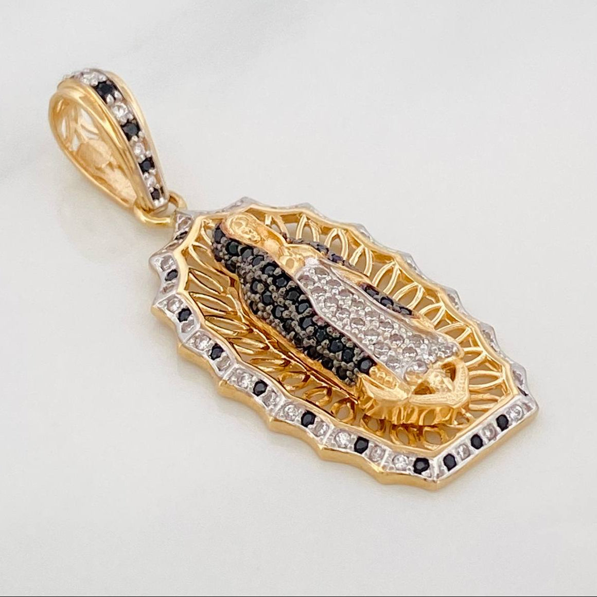 Dije Virgen Guadalupe 6g / 1 1/2 in Tres Oros 18K