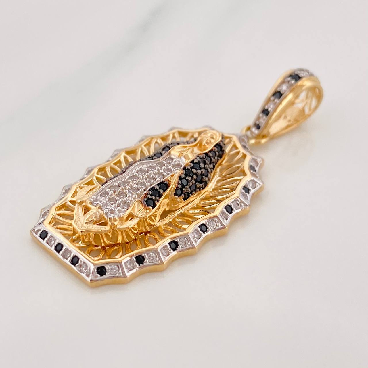 Dije Virgen Guadalupe 6g / 1 1/2 in Tres Oros 18K