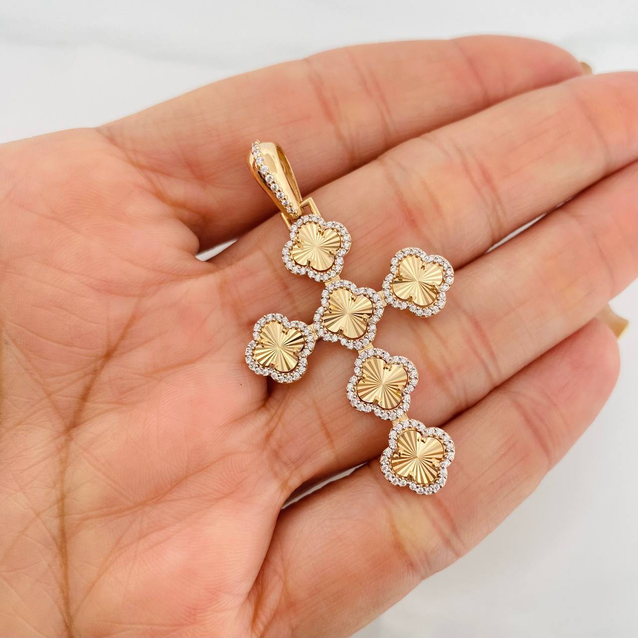 Dije Cruz Trébol 4.95g / 2 in Dos Oros Amarillo Blanco 18K