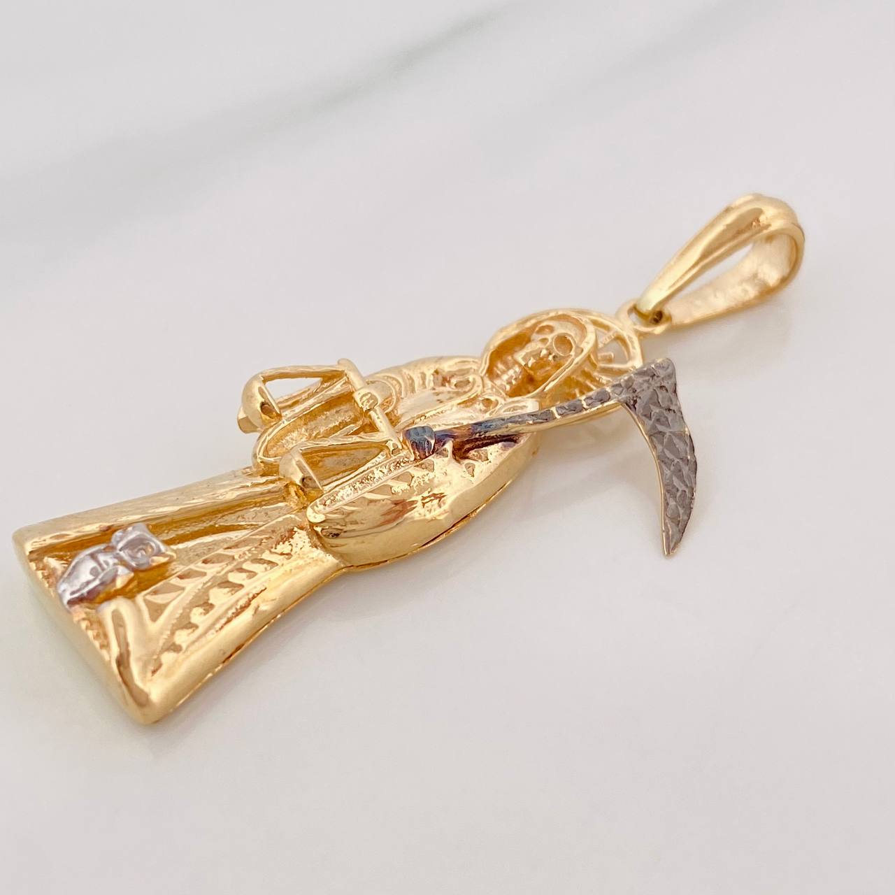 Pendant Santa Muerte 5.8g / 1 3/4 in Three Golds 18K
