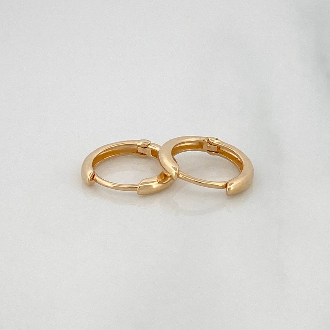 Hoop Earrings Smooth Hoop 1.35g / 1/2 in 18K Yellow Gold