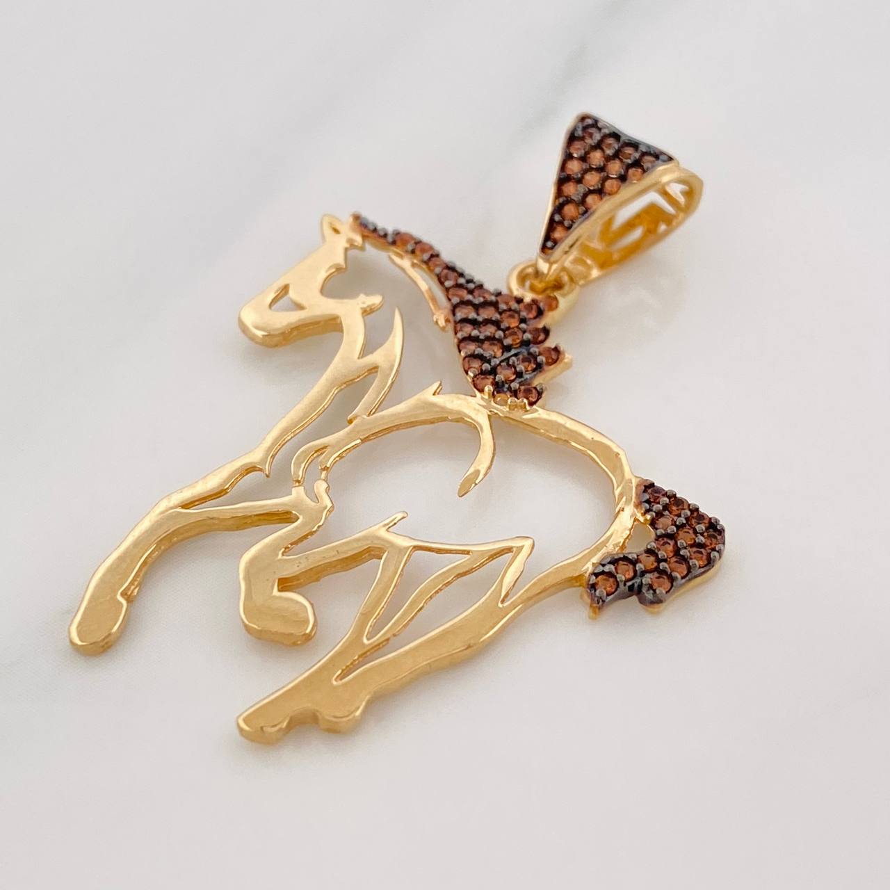 Pendant Horse 2.8g / 1 1/2 in Two Golds Black Yellow 18K