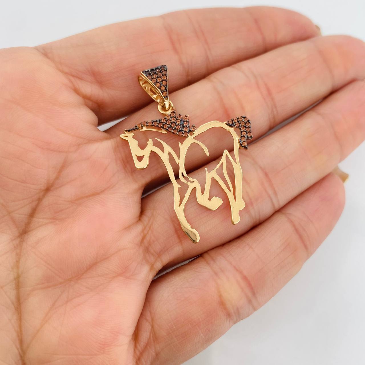 Pendant Horse 2.8g / 1 1/2 in Two Golds Black Yellow 18K