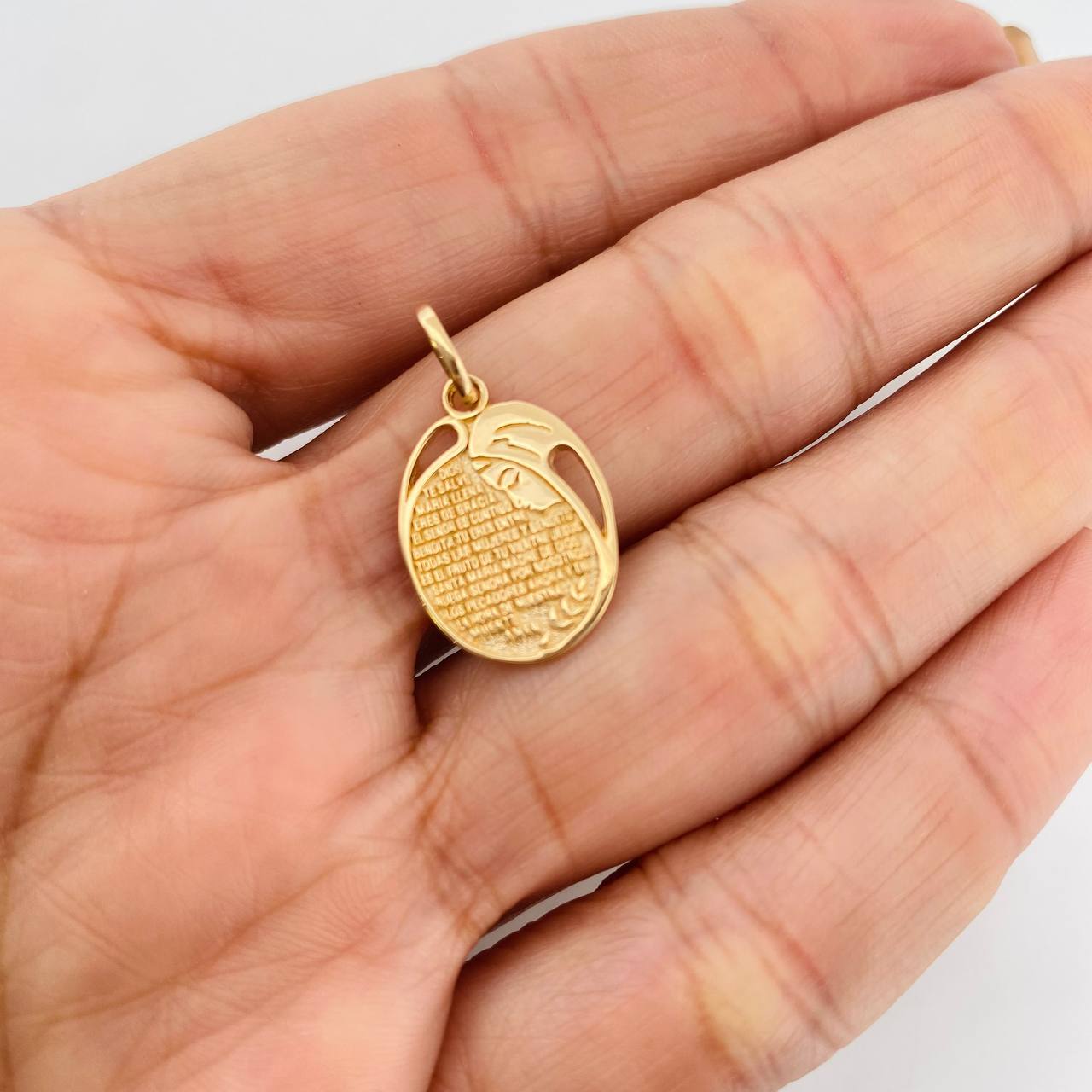 Pendant Virgin Mary 1.95g / 3/4 in Yellow Gold 18K