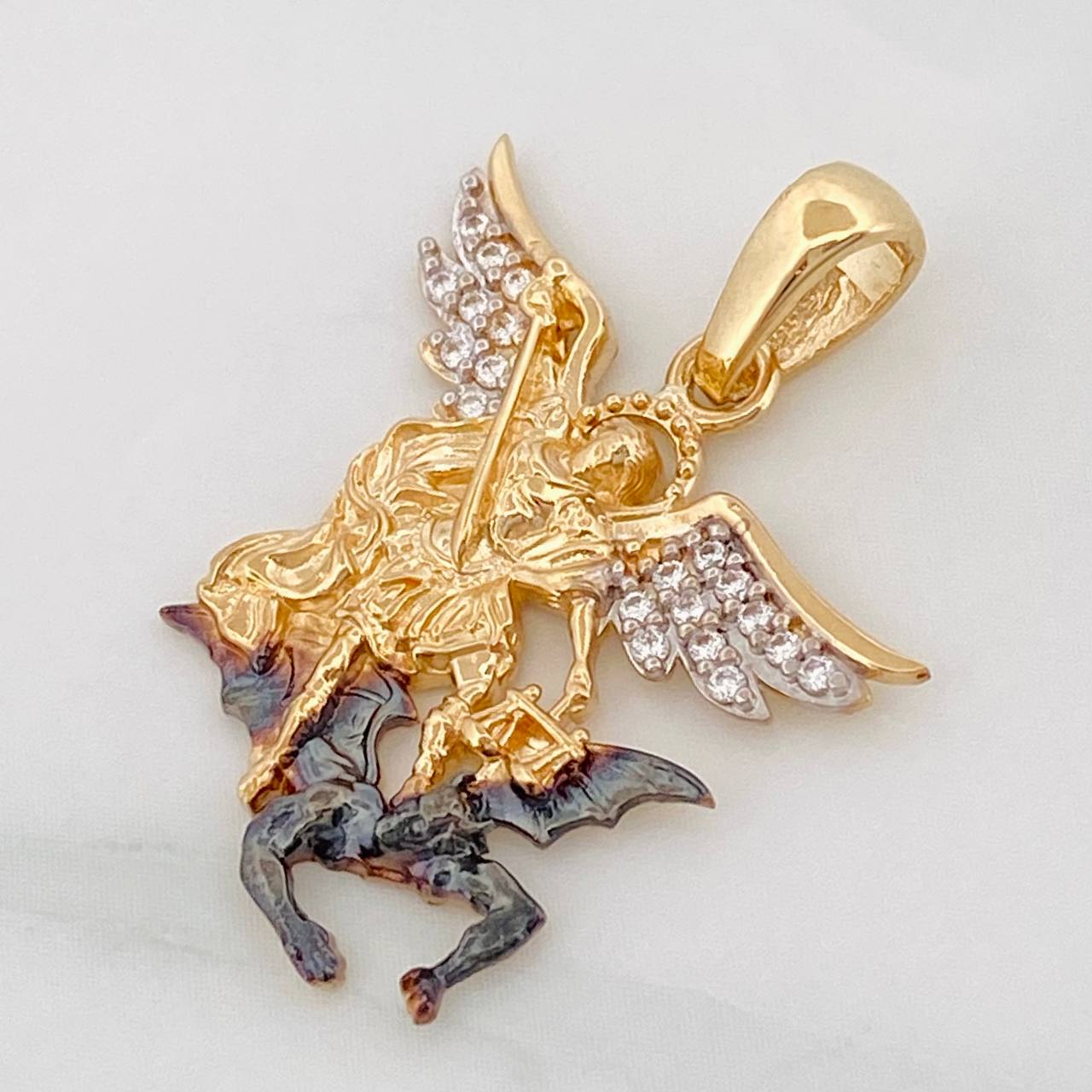 Pendant Archangel Saint Michael 2.85g / 3/4 in Three Golds 18K