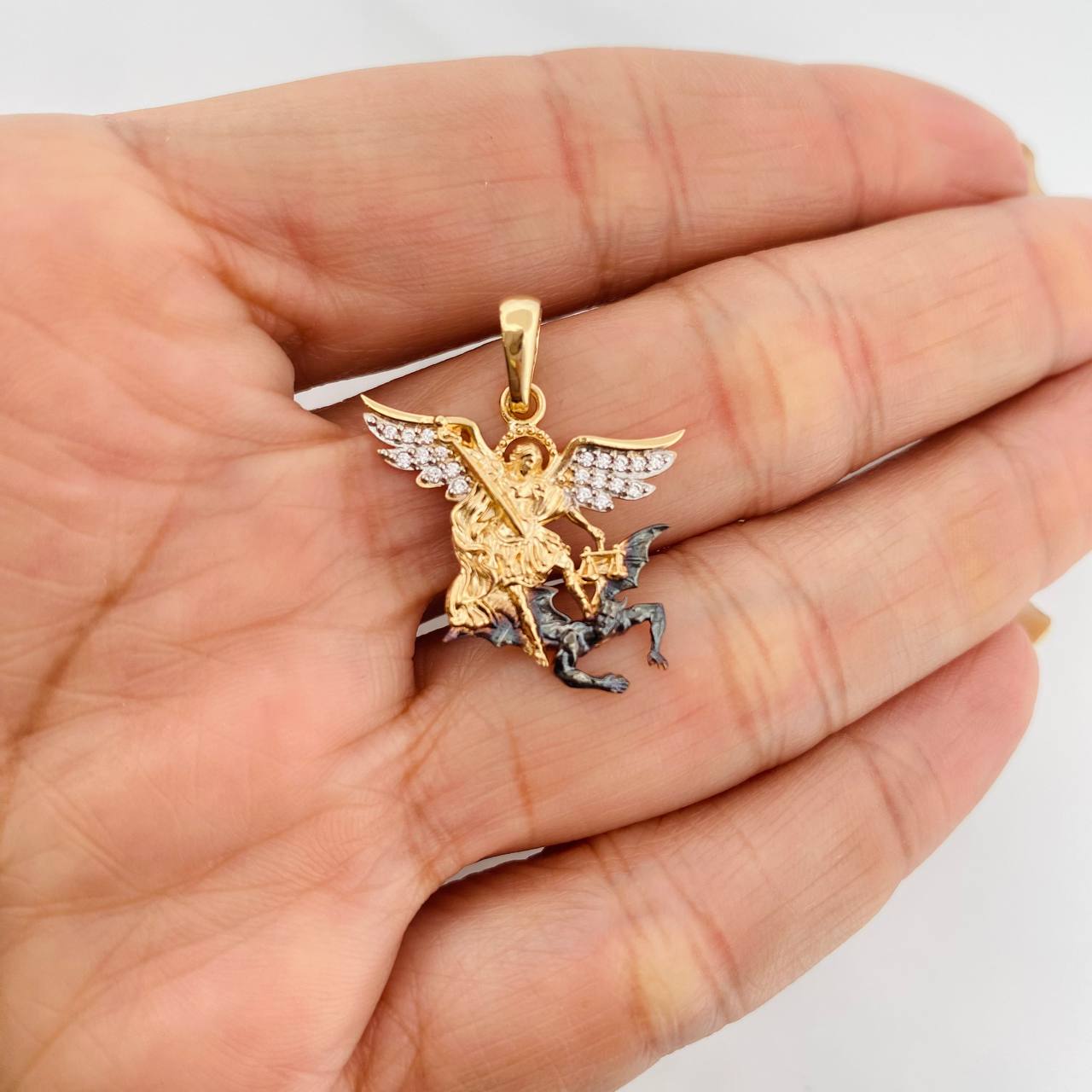 Pendant Archangel Saint Michael 2.85g / 3/4 in Three Golds 18K