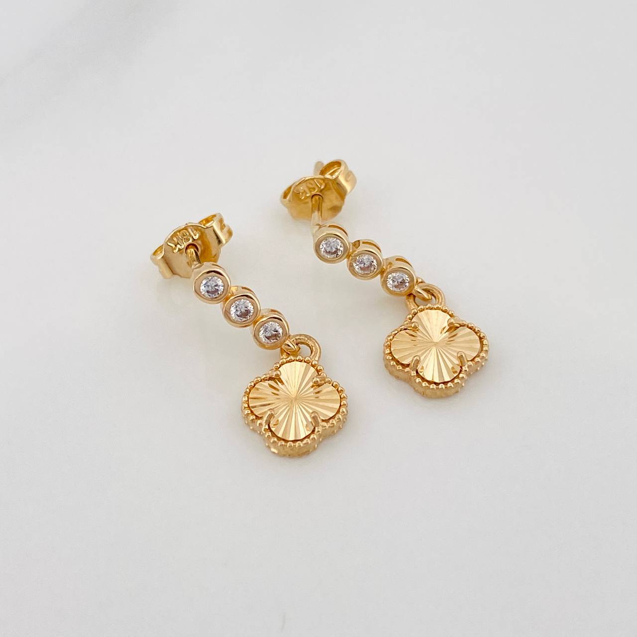 Stud Earrings Halo Clover 2.15g / in / 2.6mm Yellow Gold 18K