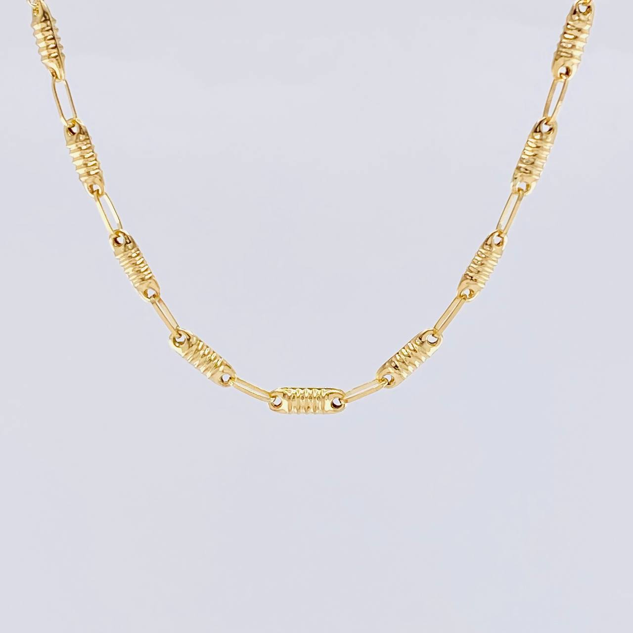 Cadena Rustica Tornillo 6.7g / 24 in / 3.3mm Oro Amarillo 18K