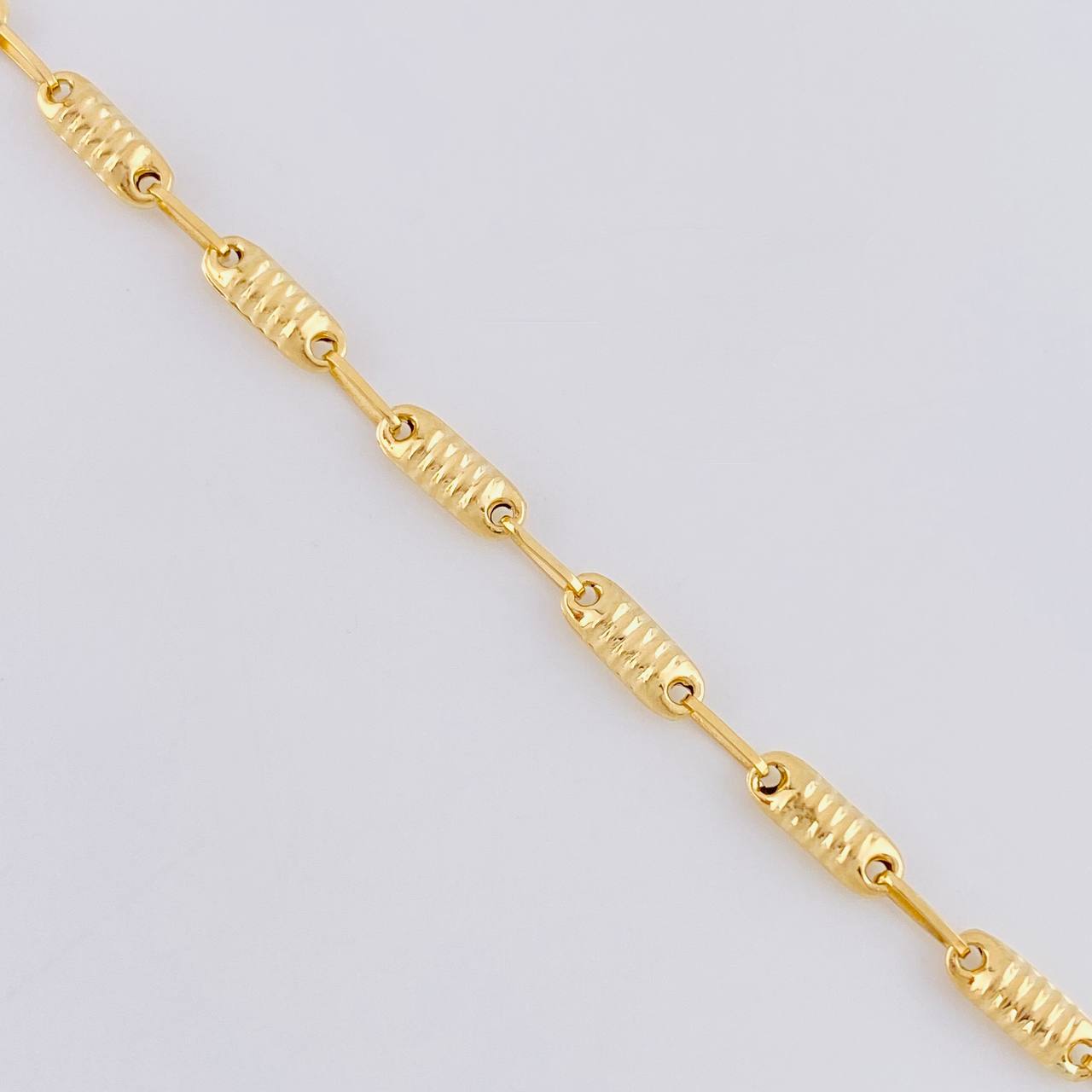 Cadena Rustica Tornillo 6.7g / 24 in / 3.3mm Oro Amarillo 18K