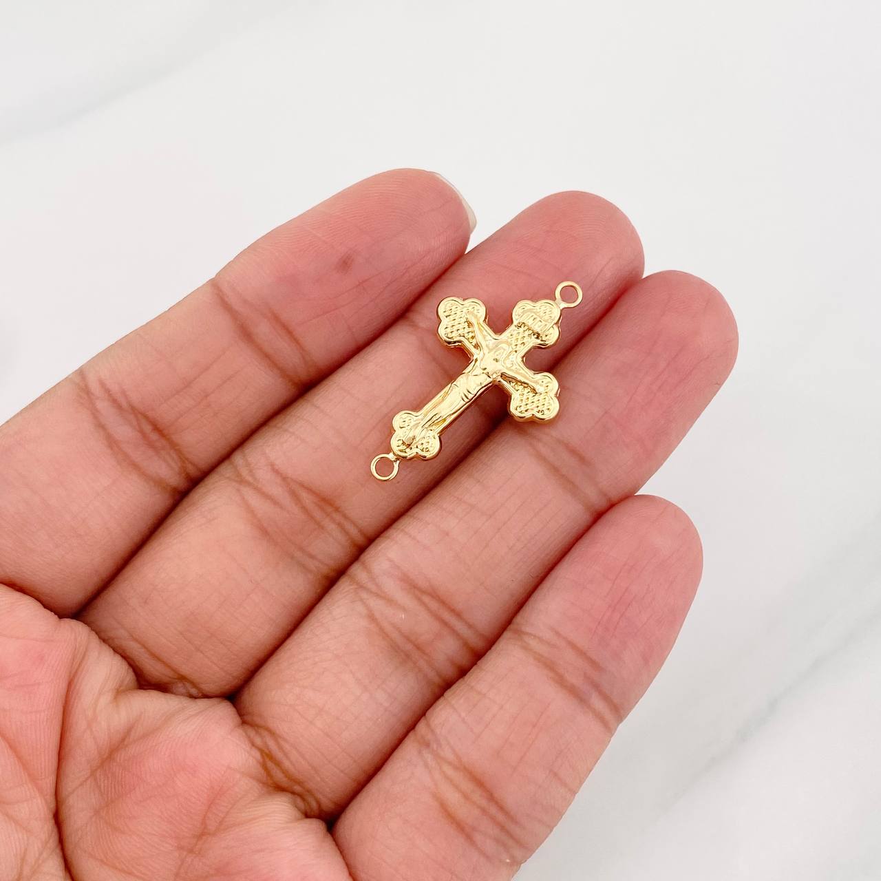 Charm Cross Christ 0.95g / 3/4 in Yellow Gold 18K