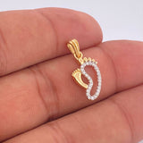 Dije Huellas 1.15gr / 3/4 in / Dos Oros Amarillo Blanco 18K &