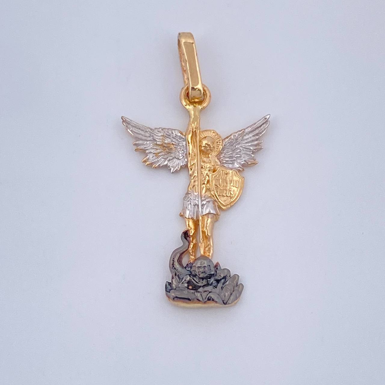 San Miguel Archangel Pendant 1.85gr / 3/4 in / Three 18K Golds