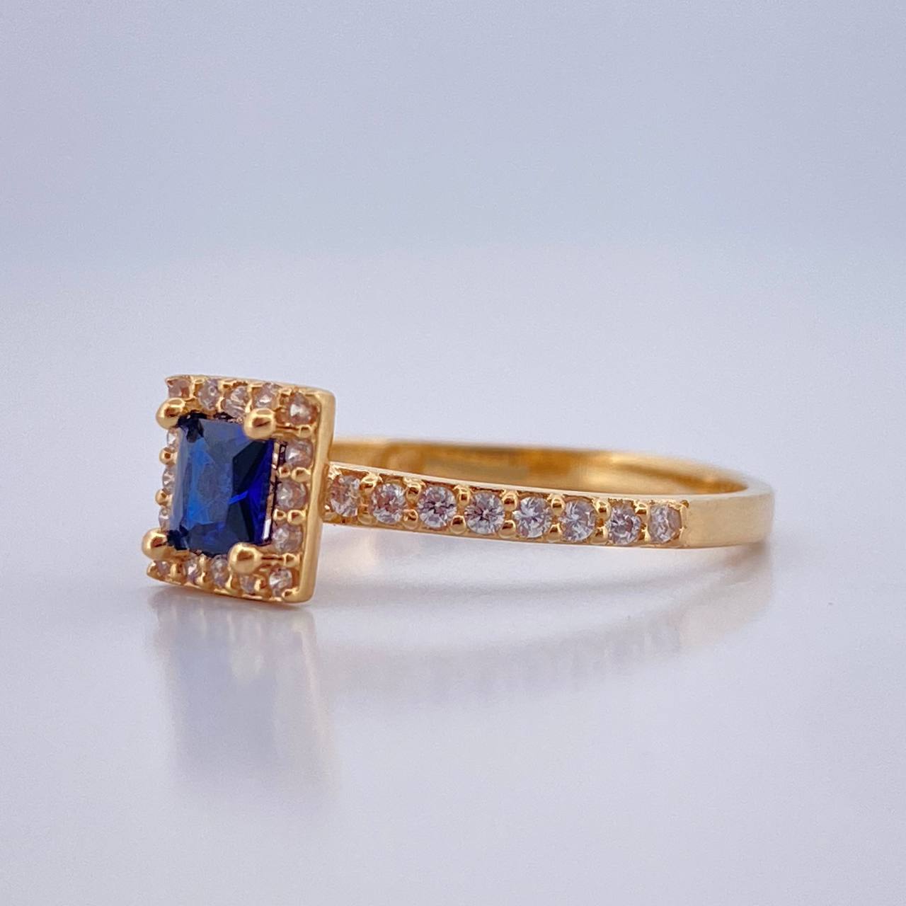 Square Halo Ring 2gr / Size 7 1/4 / 18K Yellow Gold &