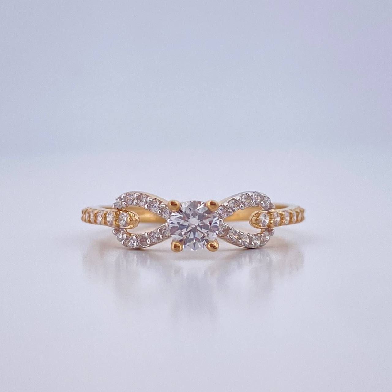 Bow Ring 1.75gr / Size 6 1/2 / Two Tone Yellow White 18K &