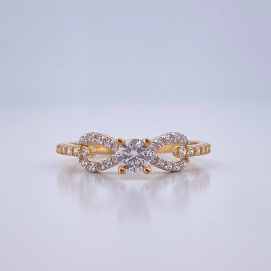 Bow Ring 1.75gr / Size 6 1/2 / Two Tone Yellow White 18K &