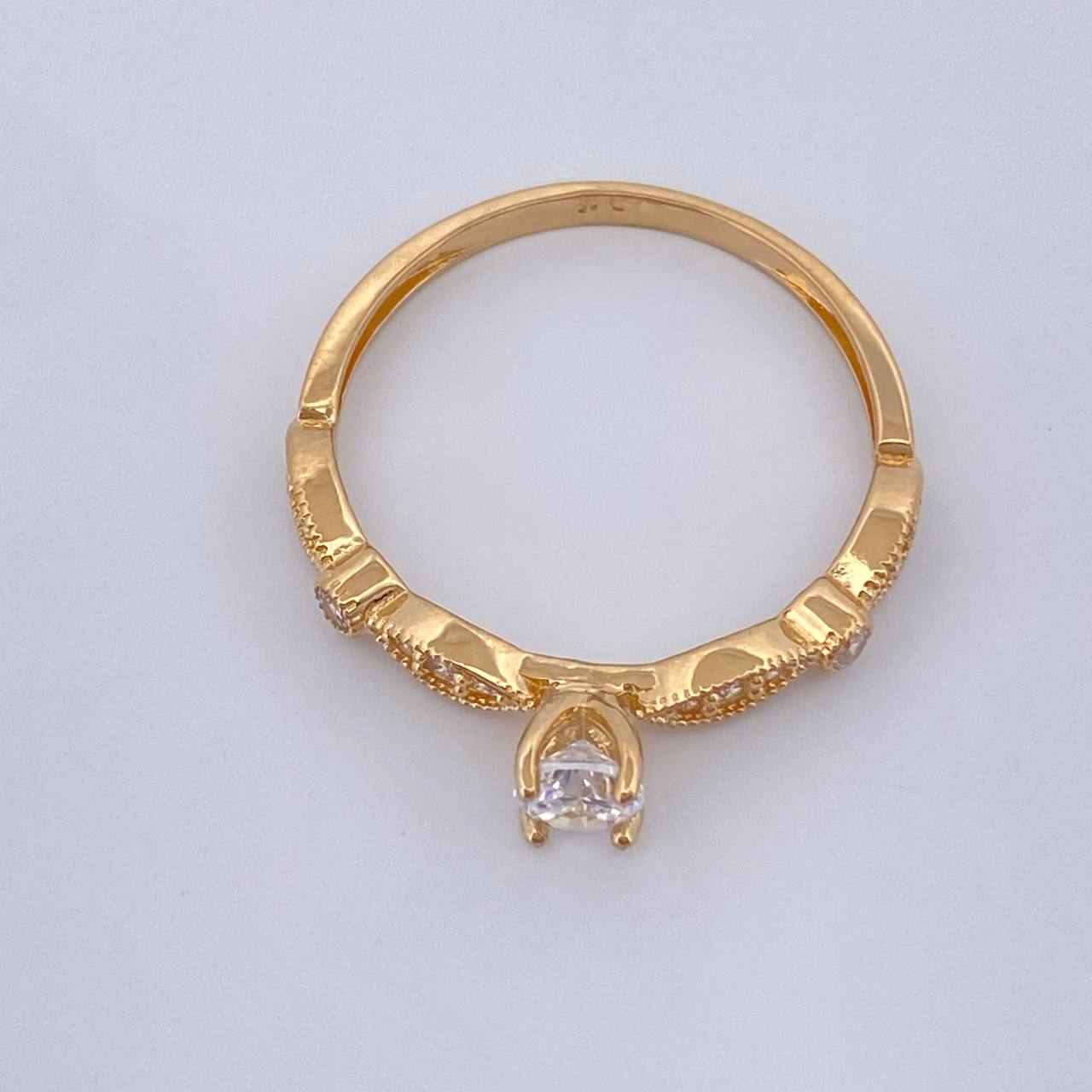 Anillo Solitario  1.8gr / T7 1/4 / Oro Amarillo 18K &