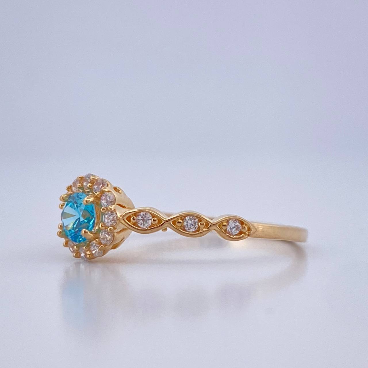 Anillo Solitario Halo Flor Ojos 1.85gr / T7 / Oro Amarillo 18K &