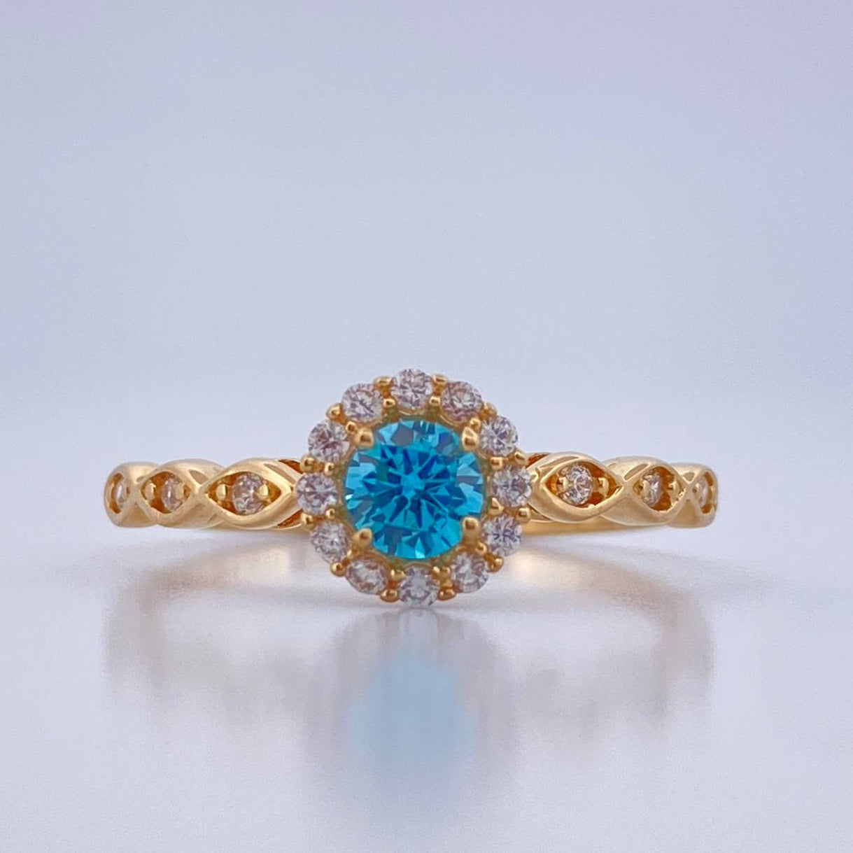 Anillo Solitario Halo Flor Ojos 1.85gr / T7 / Oro Amarillo 18K &