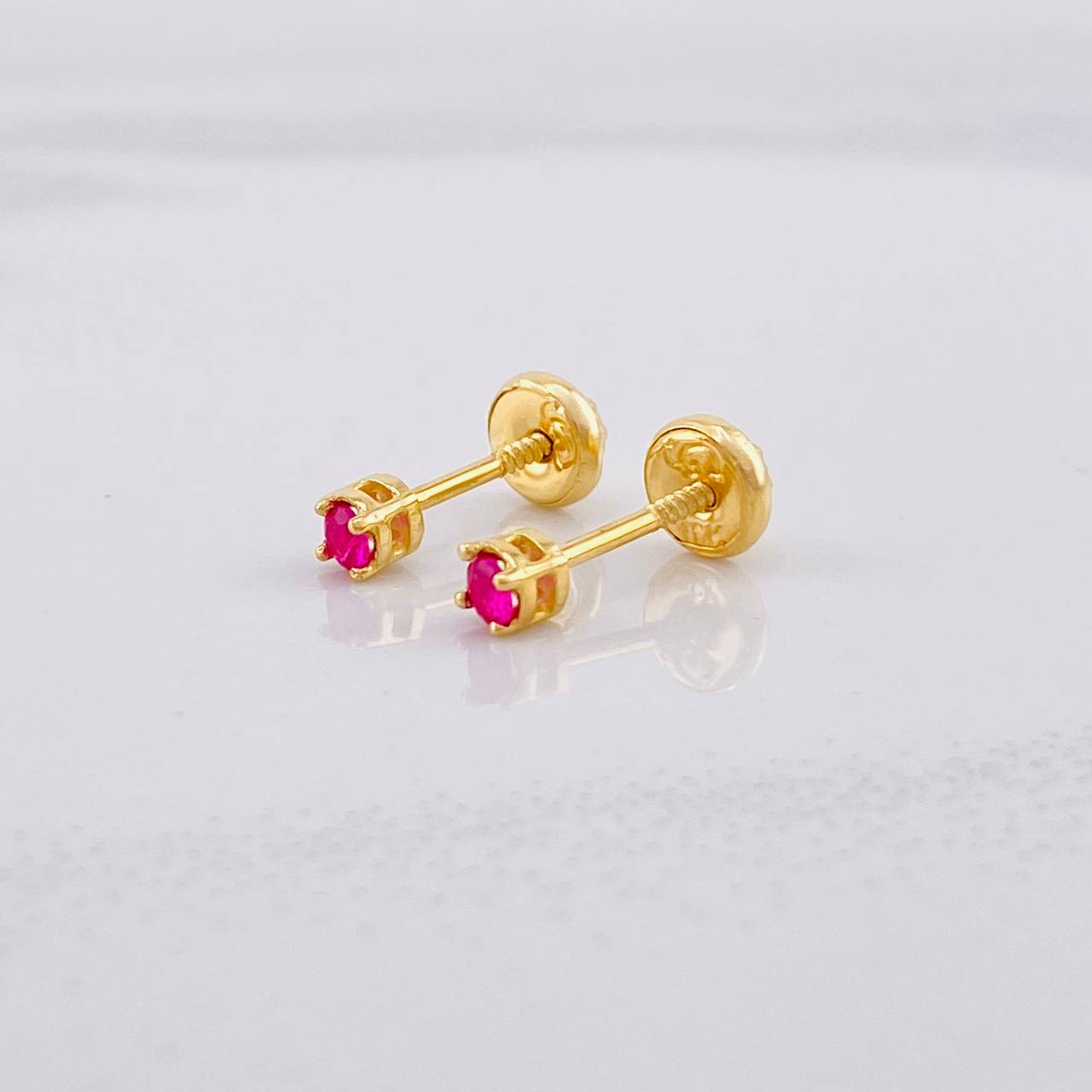 Topos Cuatro Garras 0.9g / in / 3.2mm Oro Amarillo 18K