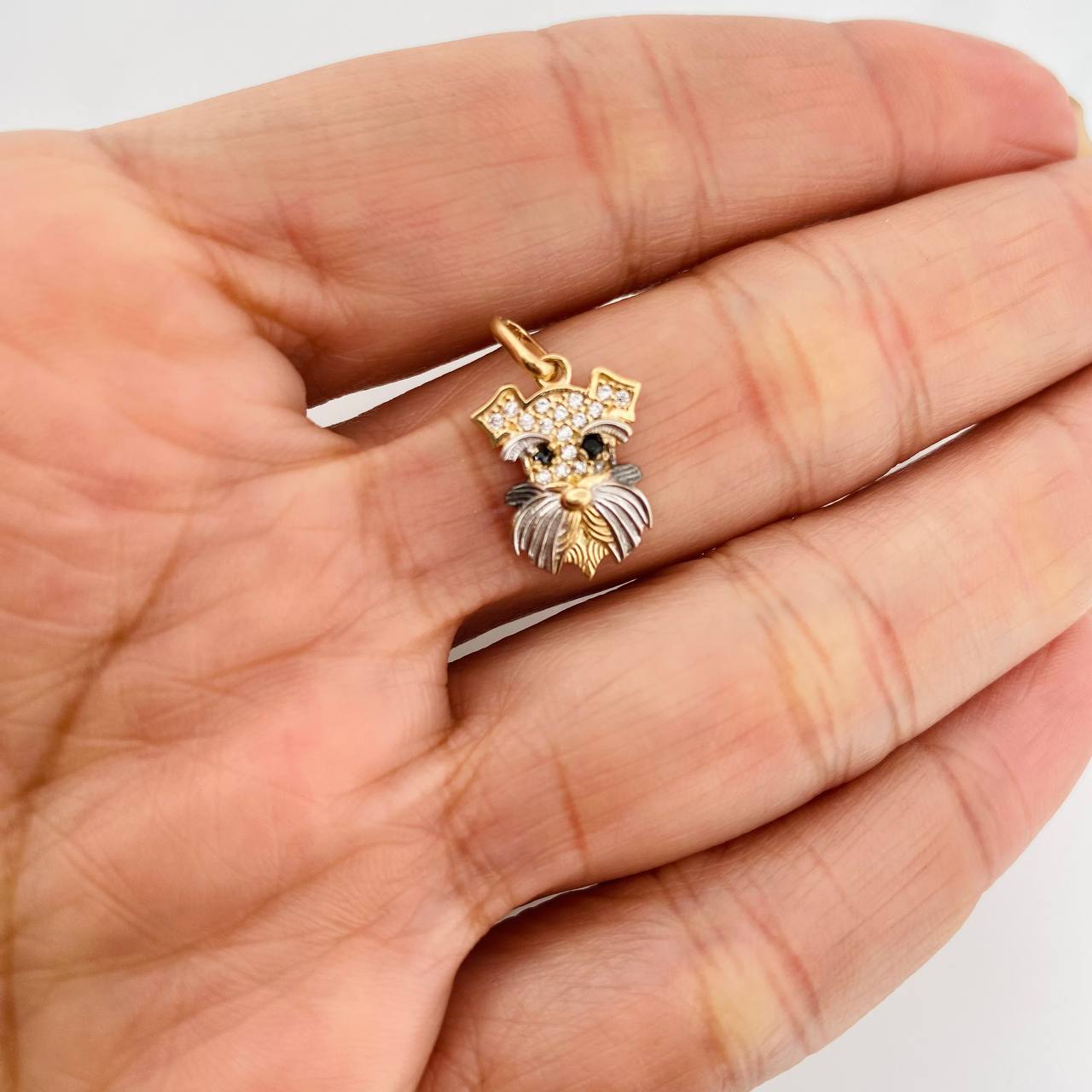 Pendant Dog 1.4g / 3/4 in Three Golds 18K