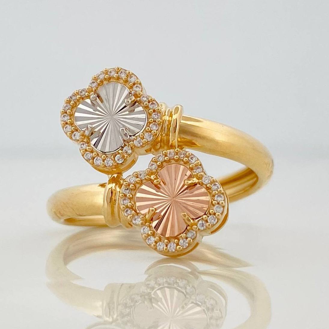 Anillo Trebol 3.5g / T8 3/4 Tres Oros 18K