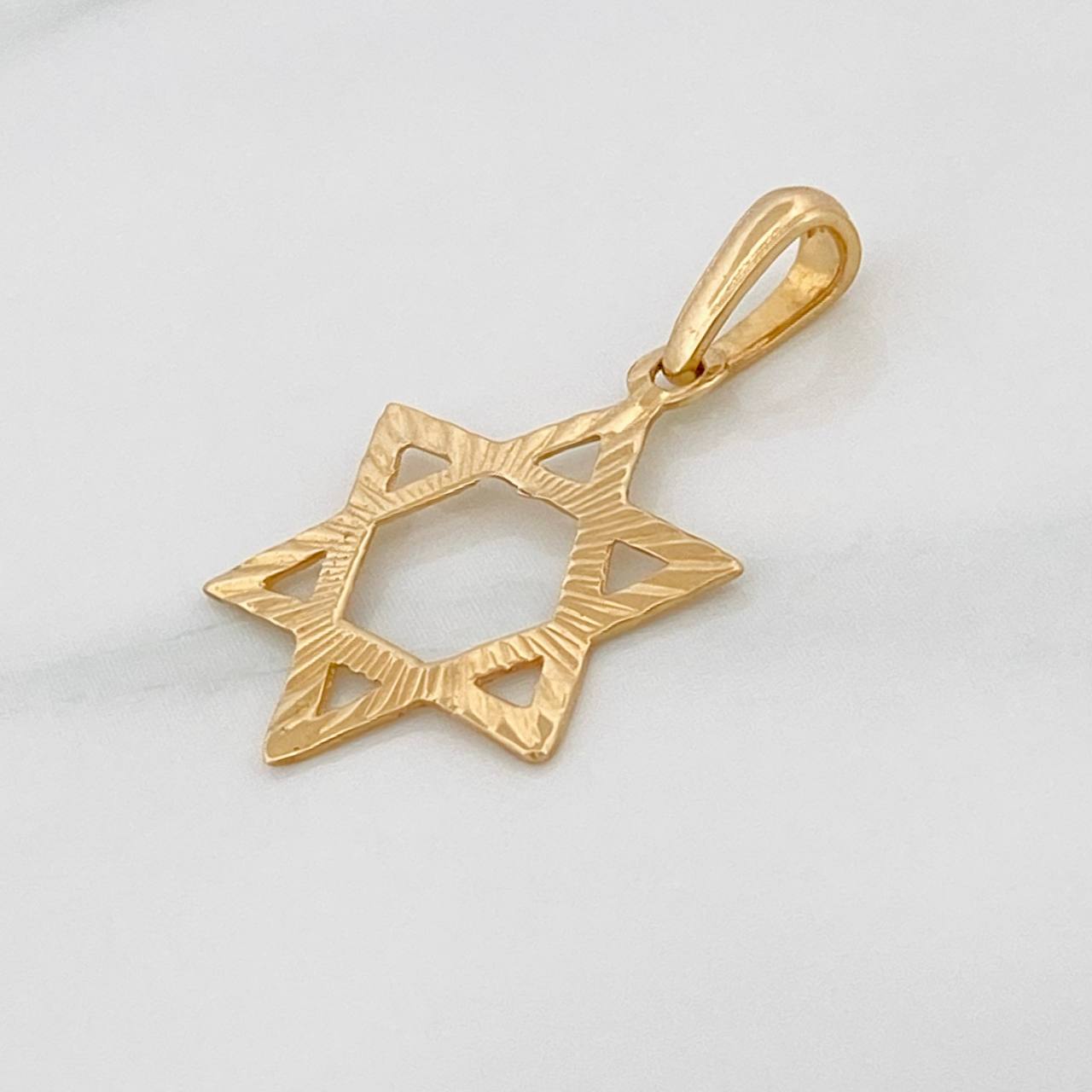 Dije Silueta Estrella 0.8g / 1 in Oro Amarillo 18K