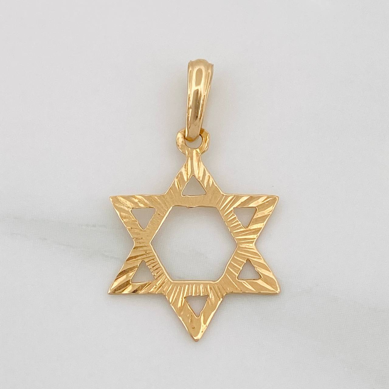 Dije Silueta Estrella 0.8g / 1 in Oro Amarillo 18K