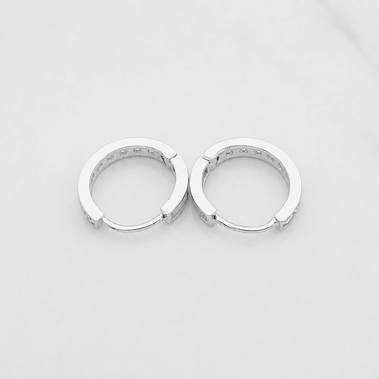 Candongas Carril 1.15g / 1/2 in Oro Blanco 18K