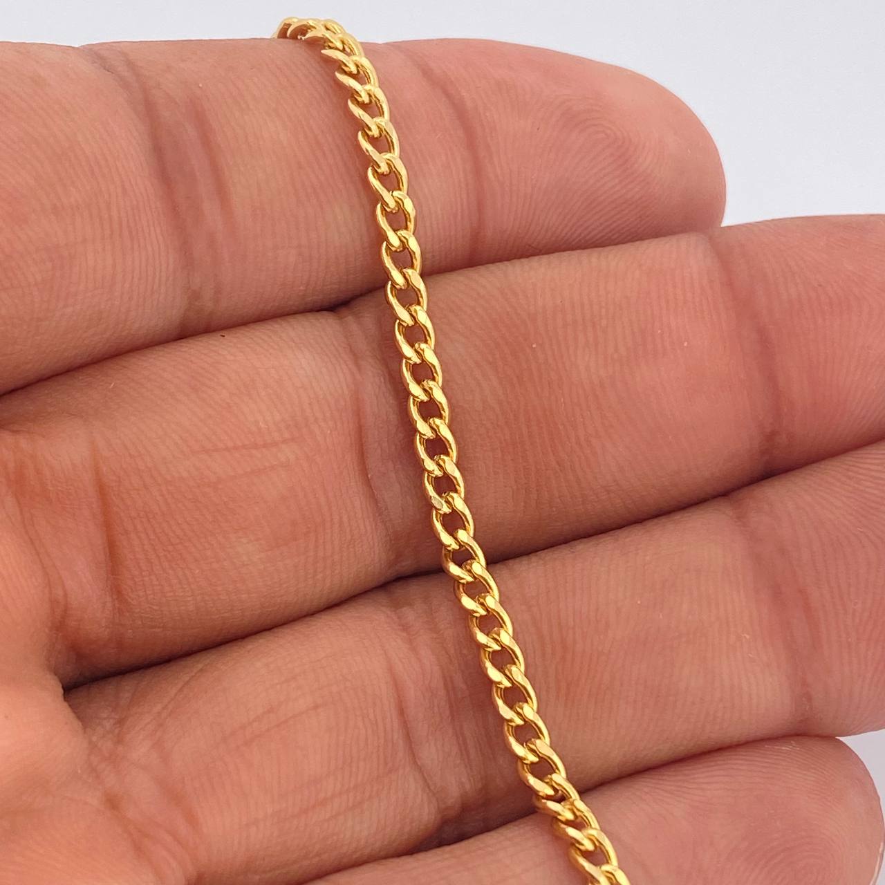 Pulso Cubano 3.85gr / 8 1/4 in / 4mm Oro Amarillo +1 18K $