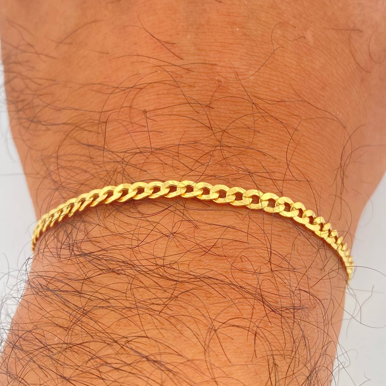 Pulso Cubano 2.8gr / 7 1/2 in / 3mm Oro Amarillo +1 18K $