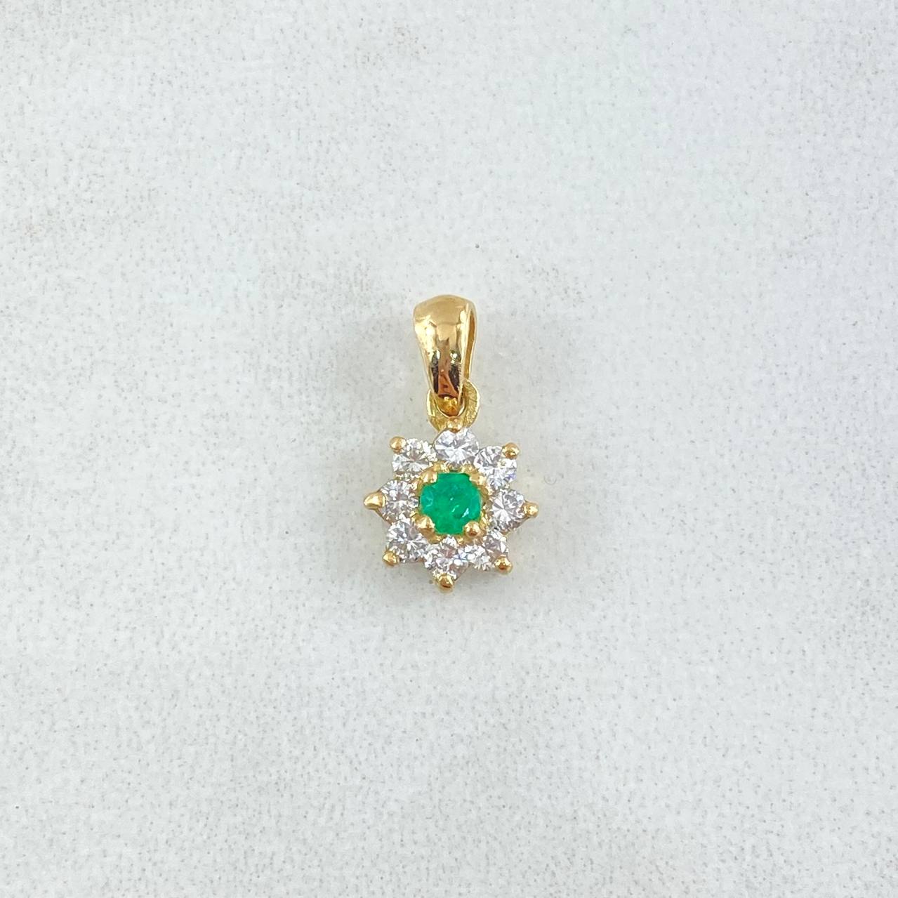 Pendant Flower Eight Petals 0.85gr / 1.3cm / Emerald 8pts Diamonds 28pts Yellow Gold 18K (Jewel) ©