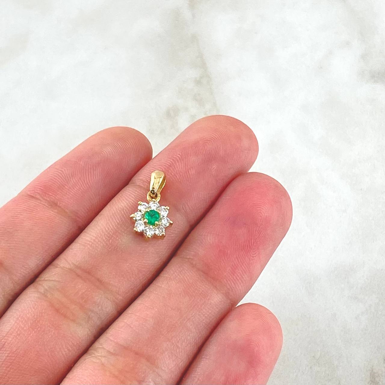 Pendant Flower Eight Petals 0.85gr / 1.3cm / Emerald 8pts Diamonds 28pts Yellow Gold 18K (Jewel) ©