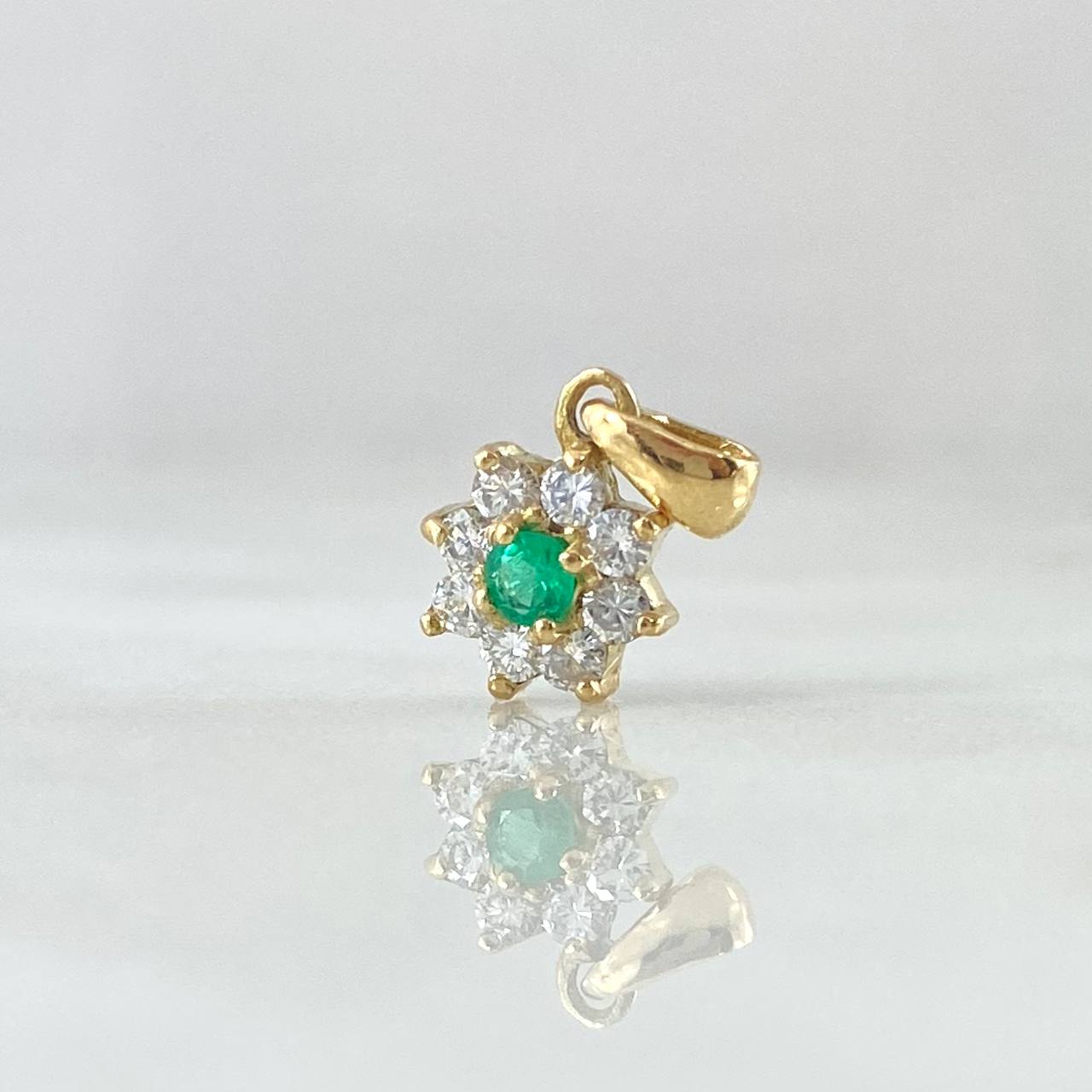 Pendant Flower Eight Petals 0.85gr / 1.3cm / Emerald 8pts Diamonds 28pts Yellow Gold 18K (Jewel) ©