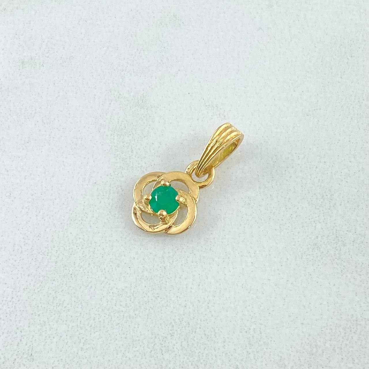 Dije Espiral 0.85gr / 1.5cm / Esmeraldas 16pts Oro Amarillo 18K (Joya) ©
