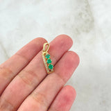 Dije Trio Curvo 1.75gr / 2.4cm / Esmeraldas 33pts Diamantes 20pts Oro Amarillo 18K (Joya) ©