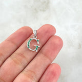 Dije Letra G 1.1gr / 2cm / Esmeraldas 12pts Oro Blanco 18K (Joya) ©